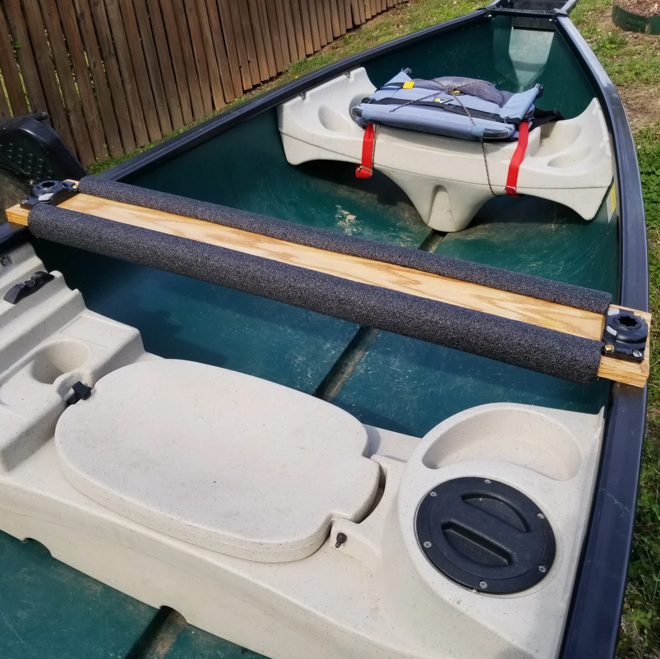 YAKGEAR STAND-N-CAST KAYAK & CANOE OUTRIGGERS canoe setup