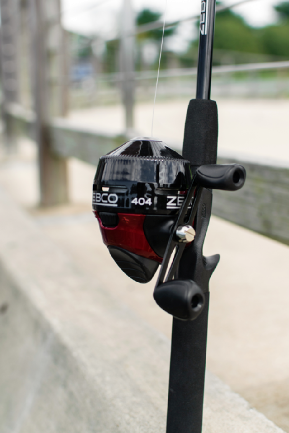 ZEBCO 404 SPINCAST COMBO 2PC MED 6'